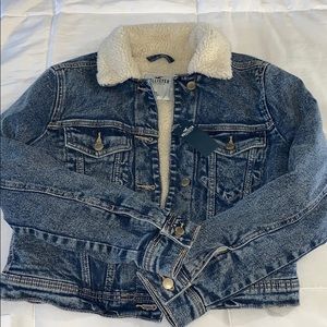 Sherpa-Lined crop denim jacket